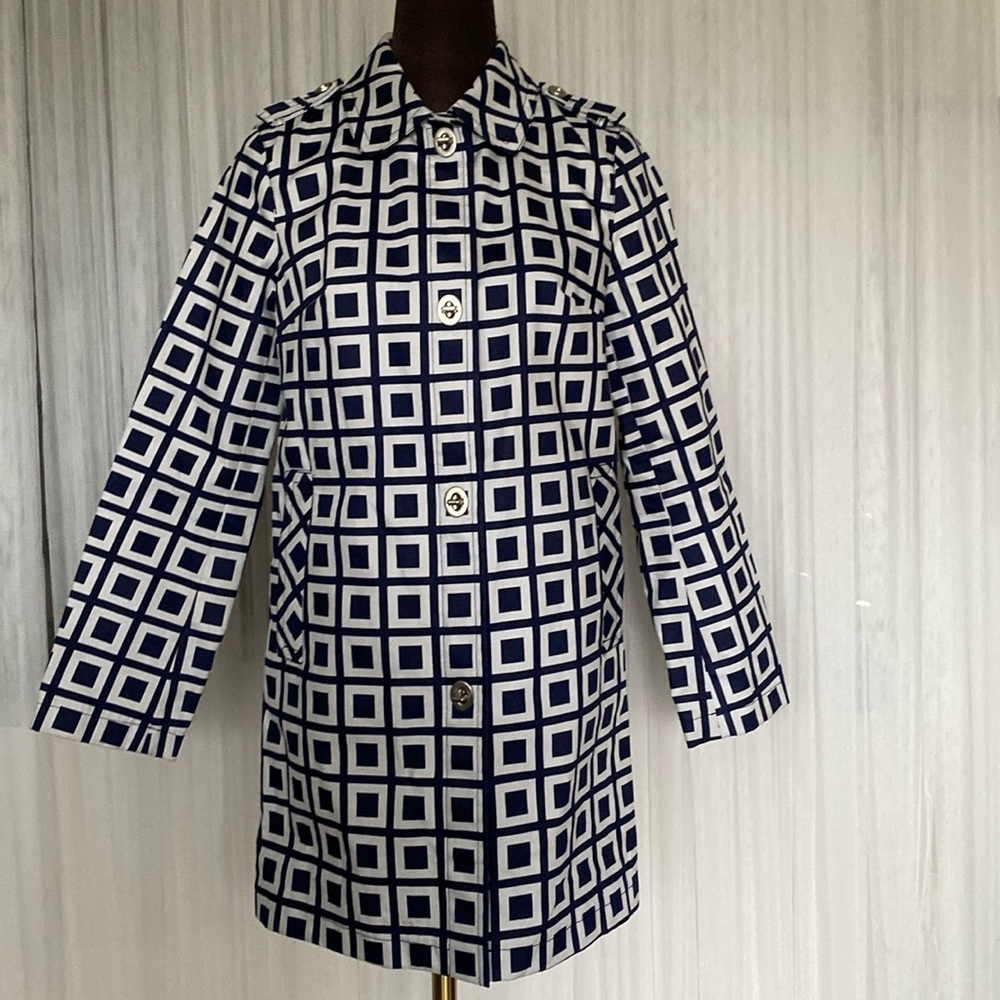 Talbots short trench geometric, toggle coat! Modern/classic Size 5
